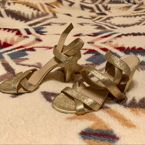 J Crew Block heeled ankle wrap sandal in crackled gold leather. - Picture 3 of 4